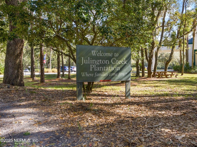 view of community / neighborhood sign