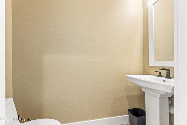 bathroom featuring sink and toilet