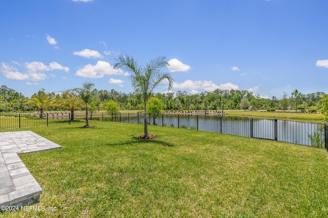 view of yard featuring a water view