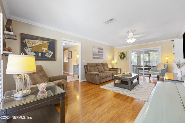 living room featuring light hardwood / wood-style flooring, ornamental molding, and ceiling fan