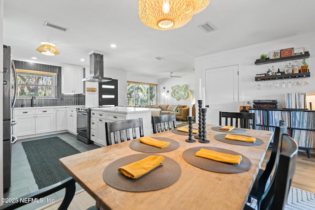 dining room featuring ceiling fan