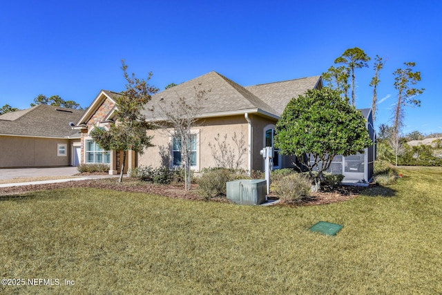 view of front of house featuring a front yard