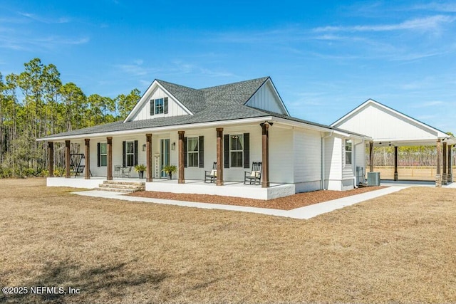 view of front facade featuring covered porch and a front yard