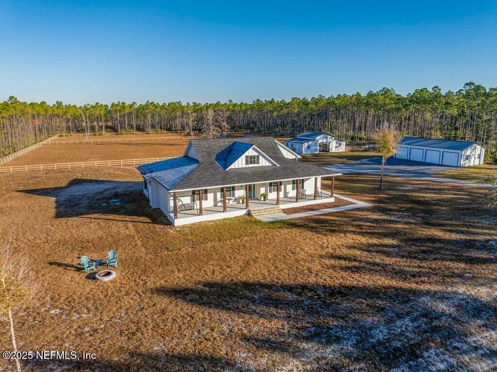 view of front of home featuring a garage, a front lawn, and covered porch