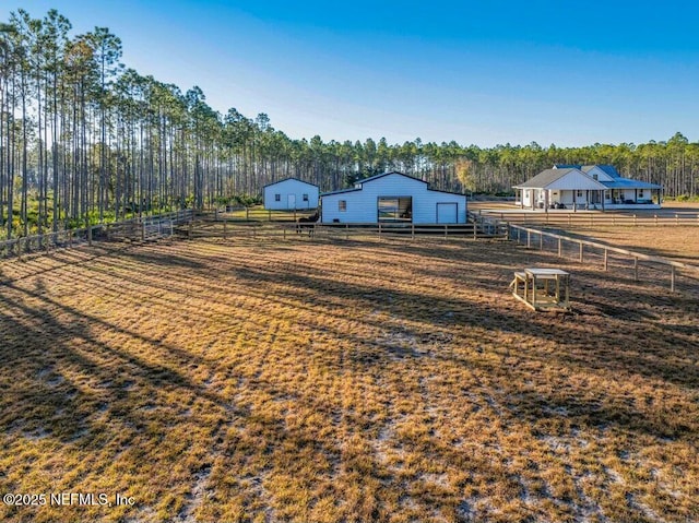 view of yard featuring a rural view