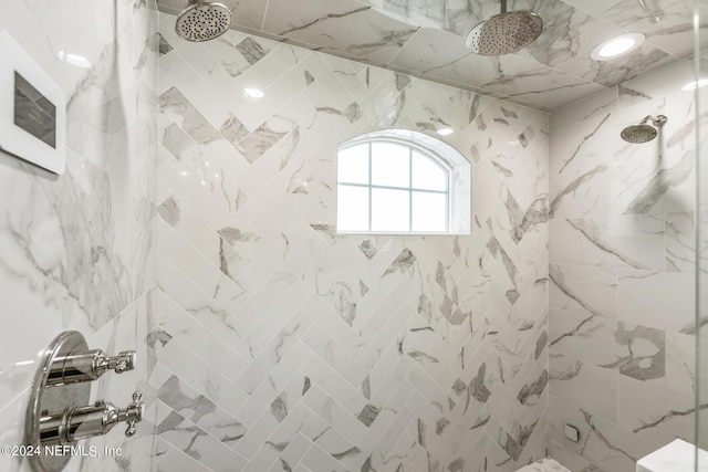 bathroom featuring tiled shower