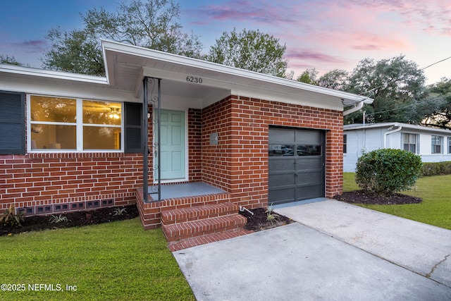 view of front of house featuring a garage and a yard