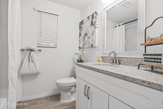 bathroom with curtained shower, visible vents, toilet, wood tiled floor, and baseboards