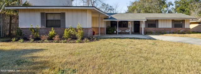 view of front of house with a front yard