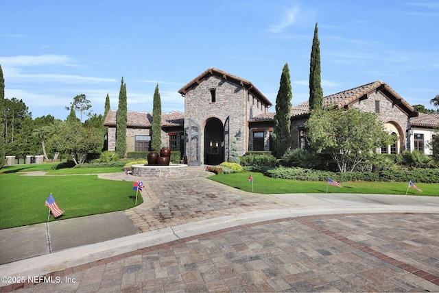 view of front of property with a front yard