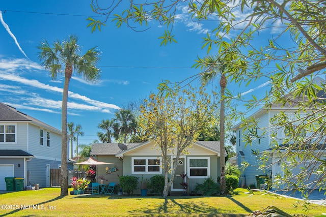 view of front of property with a front yard