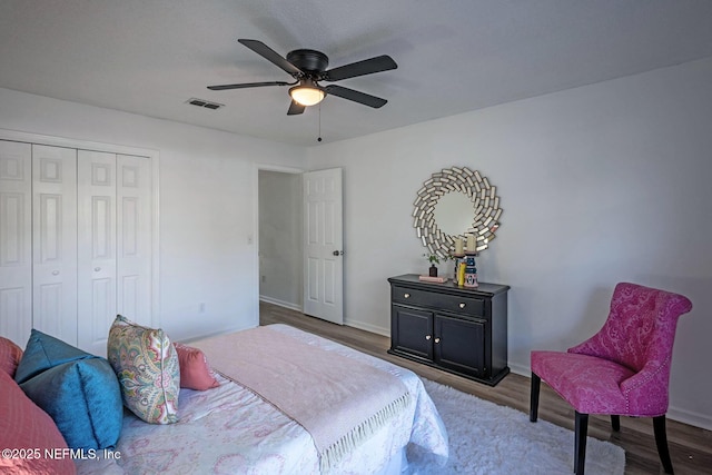 bedroom featuring ceiling fan, hardwood / wood-style floors, and a closet