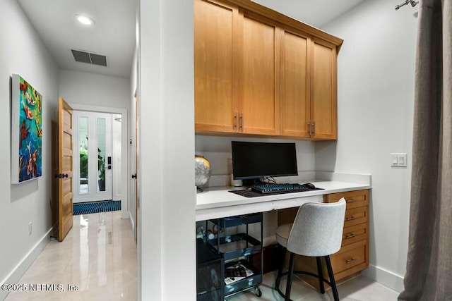 office area featuring built in desk, recessed lighting, visible vents, and baseboards