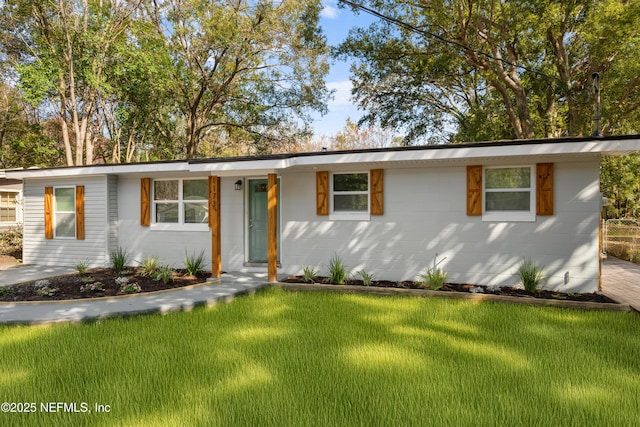 ranch-style house with a front yard