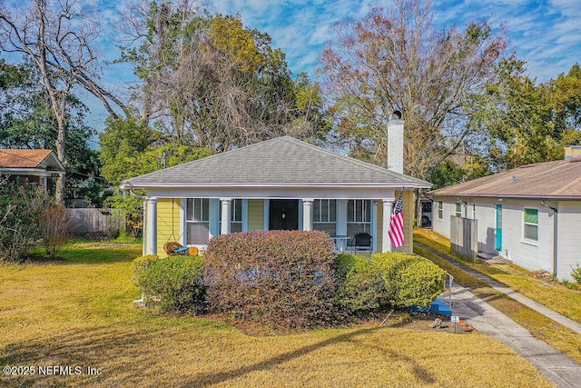 bungalow-style house featuring a front lawn