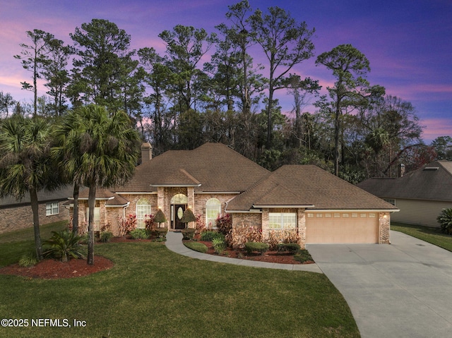 view of front of home featuring a yard and a garage