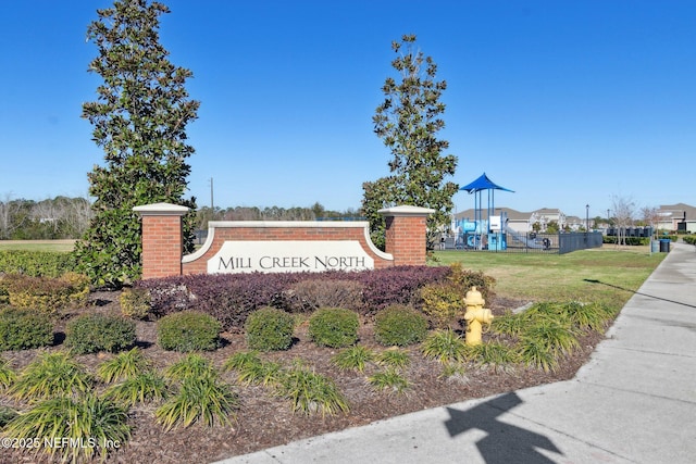 community / neighborhood sign featuring a lawn