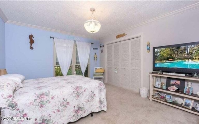 bedroom with carpet flooring, ornamental molding, a textured ceiling, a closet, and a chandelier