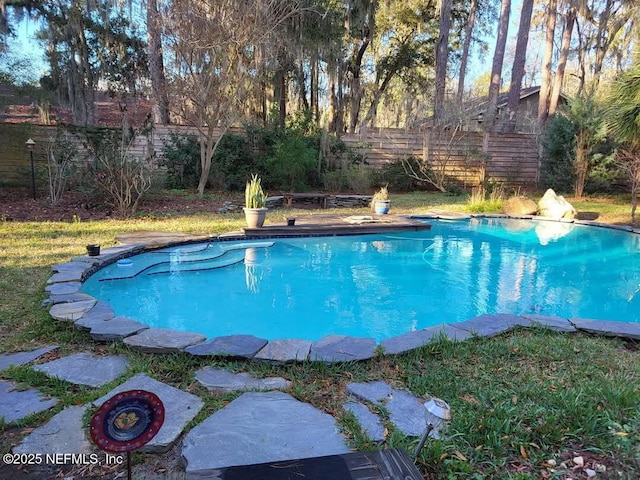 view of swimming pool