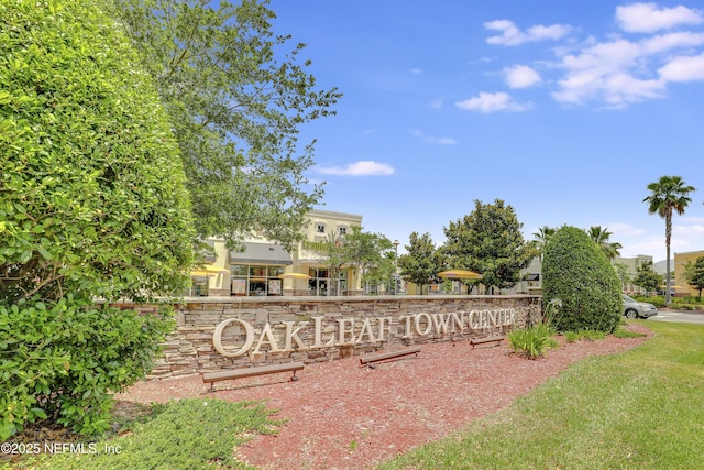 view of community / neighborhood sign