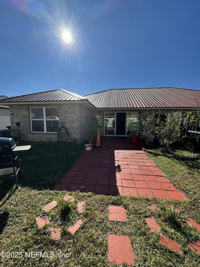 view of yard with a patio area