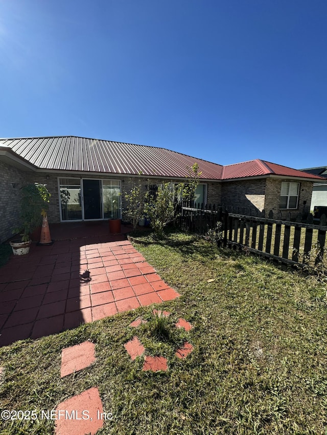 view of yard with a patio