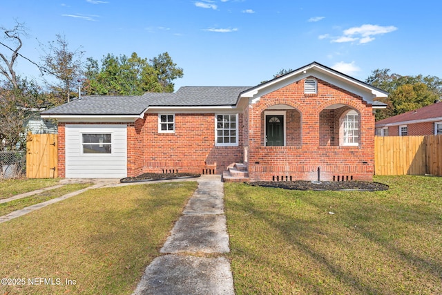 ranch-style house featuring a front yard