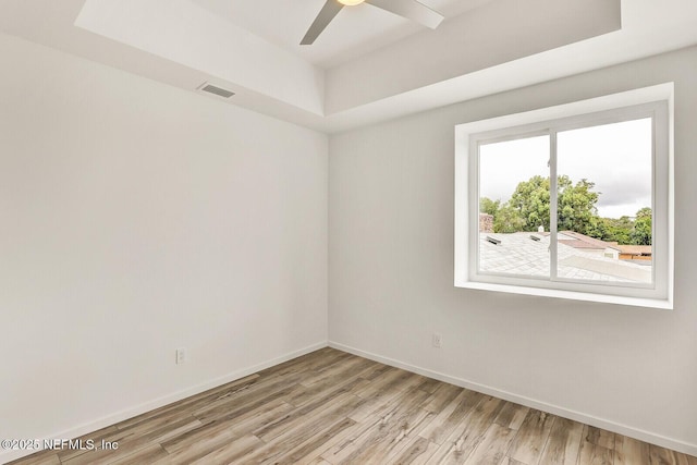 unfurnished room featuring light hardwood / wood-style flooring and ceiling fan