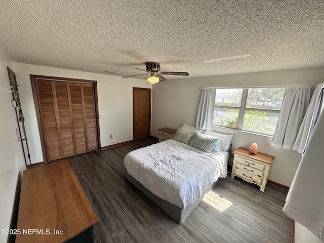 bedroom with ceiling fan, dark wood-type flooring, and a textured ceiling