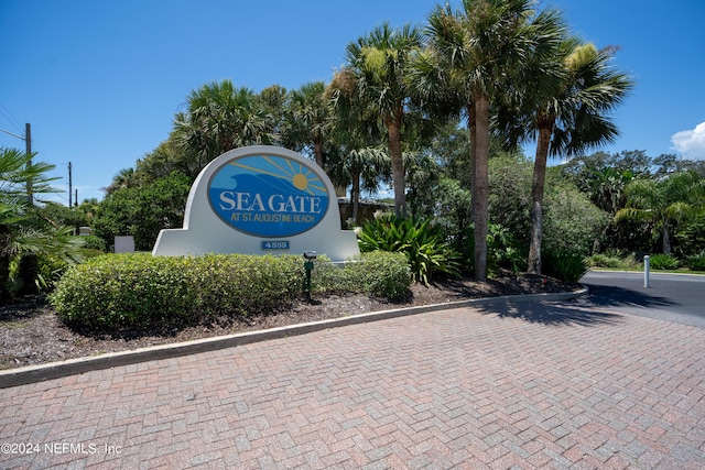 view of community / neighborhood sign