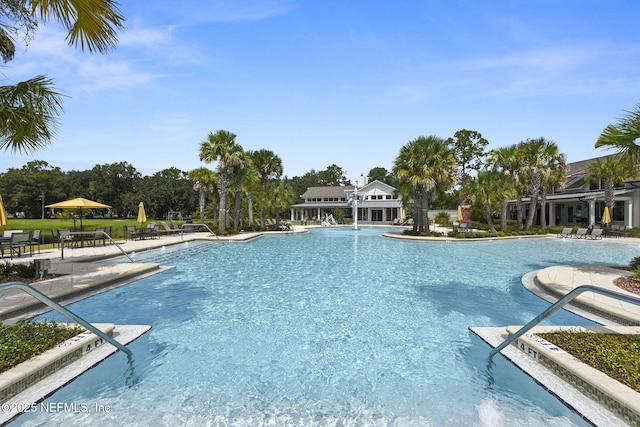 view of swimming pool