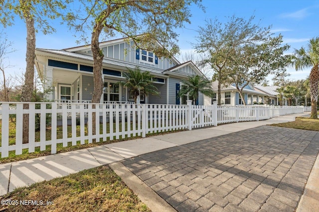 view of front of house with covered porch