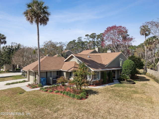 view of front facade featuring a garage and a front lawn