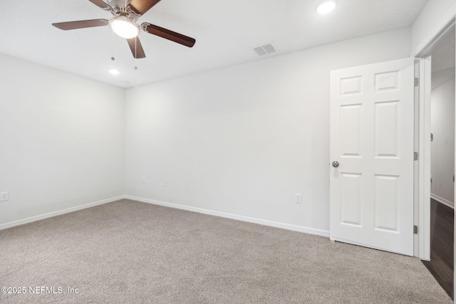 carpeted empty room featuring ceiling fan