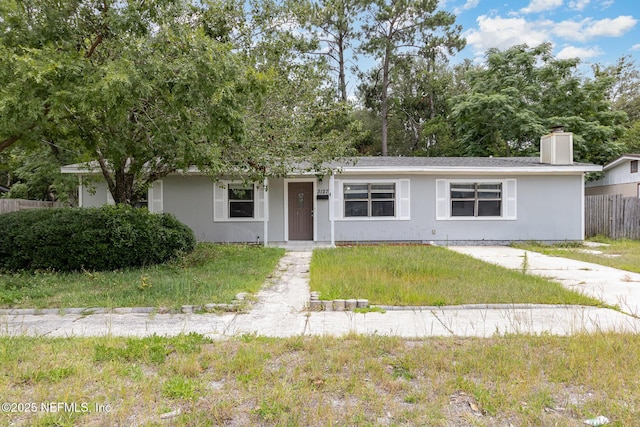 view of front of property with a front yard