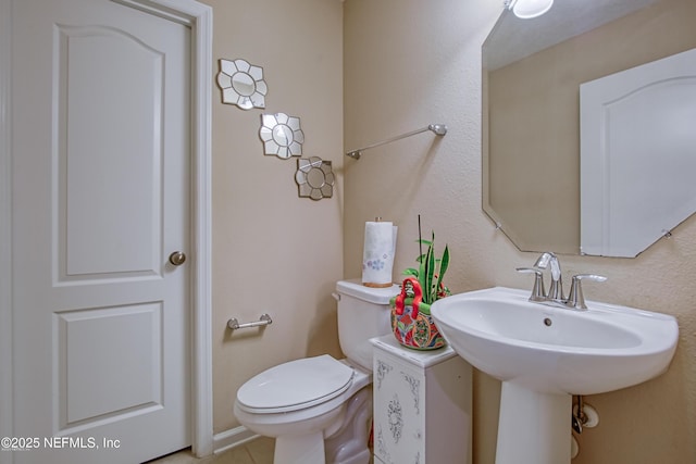 bathroom featuring toilet and sink