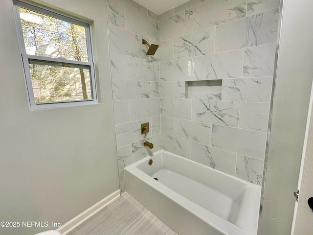 bathroom with tiled shower / bath combo