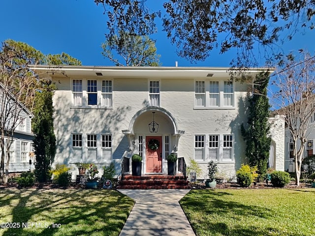 view of front facade featuring a front yard