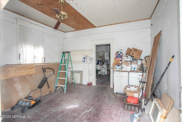 miscellaneous room with ceiling fan