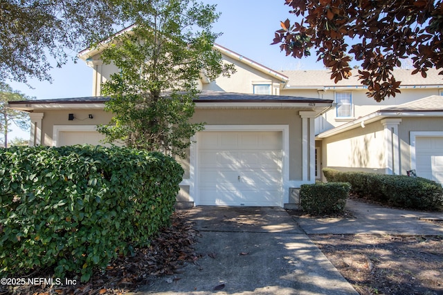 view of front facade featuring a garage