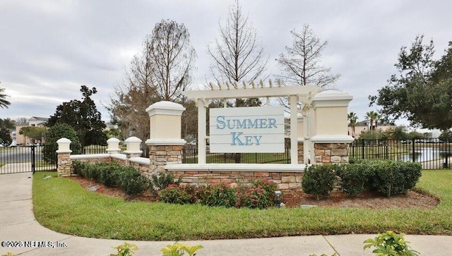 community / neighborhood sign featuring a lawn