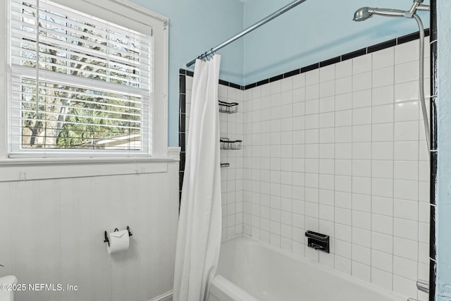 bathroom with shower / tub combo