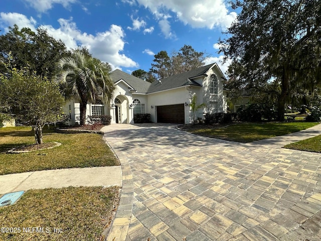 view of front of house featuring a garage and a front yard