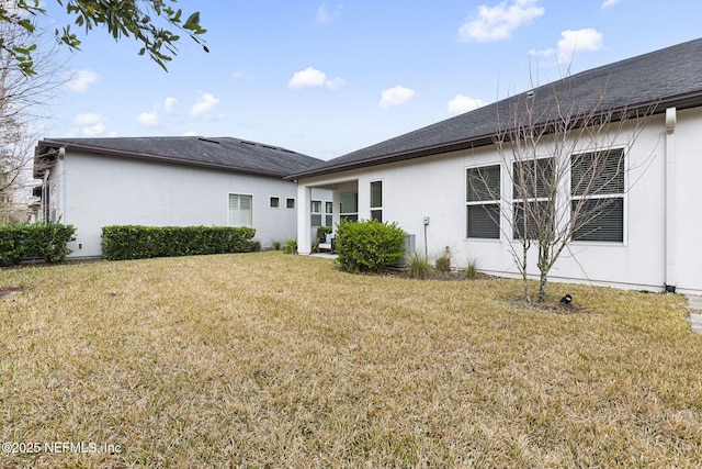 back of house featuring a lawn