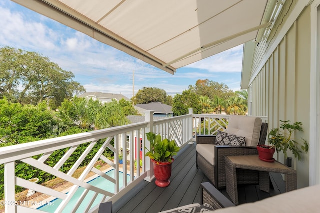 balcony featuring an outdoor hangout area