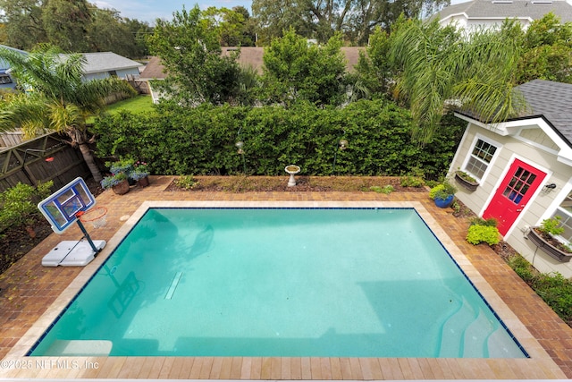 view of swimming pool