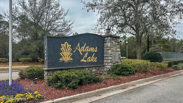 view of community / neighborhood sign