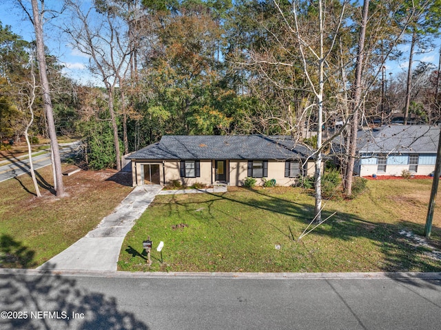 view of front of property with a front yard