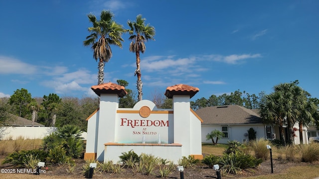 view of community / neighborhood sign