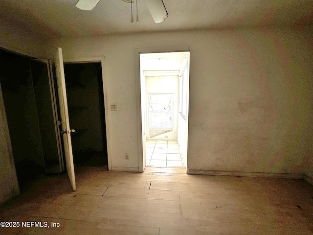 unfurnished room with ceiling fan